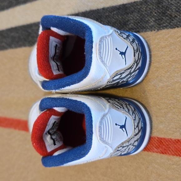 Jordan 3 Retro ‘True Blue’ 2016 (GS) Size 4C - Picture 2 of 8